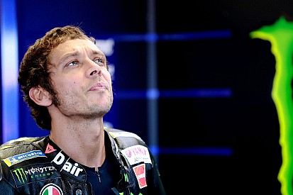 Ebben a sisakban versenyez Misanóban Rossi (képek)