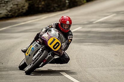 Tragedia al Classic TT: è morto Chris Swallow