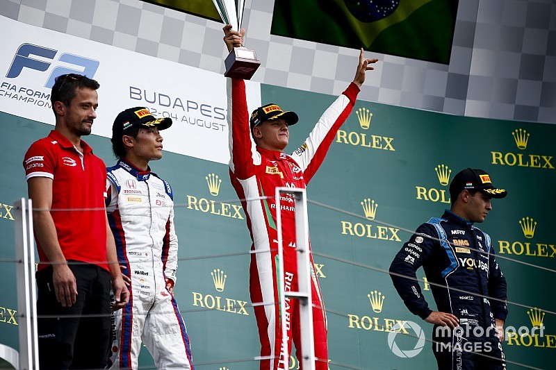 Primera y fenomenal victoria de Mick Schumacher en la Fórmula 2