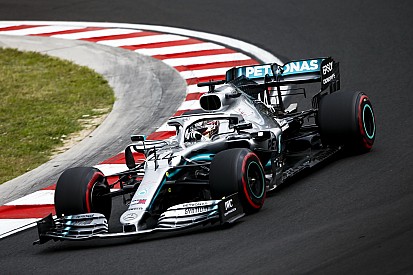 Hamilton lidera una compleja primera sesión en Hungría