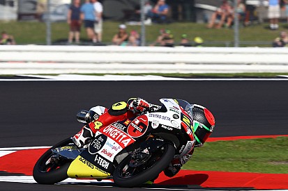 Suzuki, pole en casa de Simoncelli