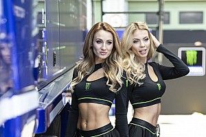 Fotogallery: lo spettacolo al femminile delle ombrelline di Brno