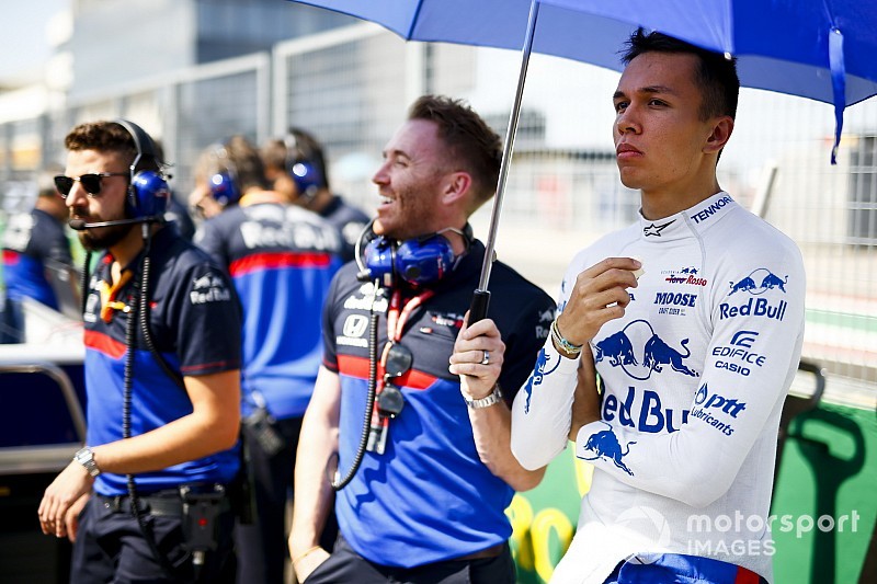 Albon noemt snelle promotie naar Red Bull Racing ‘surreëel’