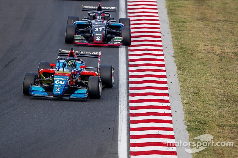 Karkosik punktuje w Formule Renault na Węgrzech
