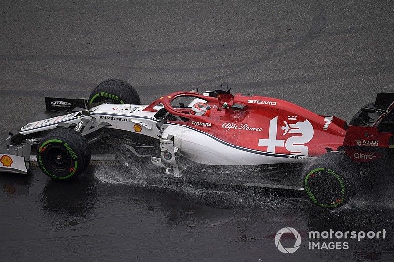 Kimi Raikkonen, Alfa Romeo Racing C38, recovers from the gravel