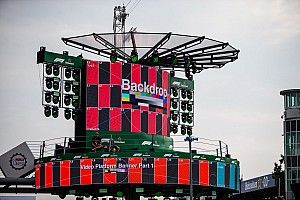Szakad az eső Monzában az F1-es szabadedzés előtt