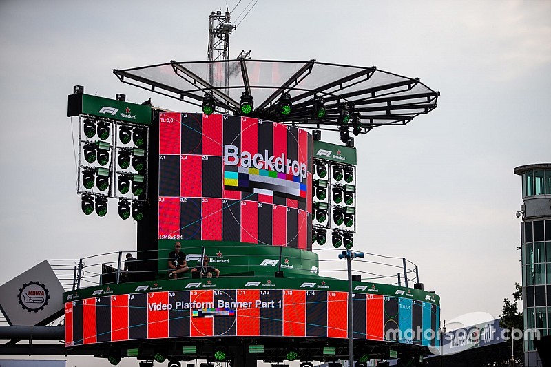 Szakad az eső Monzában az F1-es szabadedzés előtt