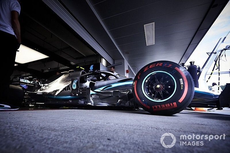 Valtteri Bottas, Mercedes AMG W10, leaves the garage