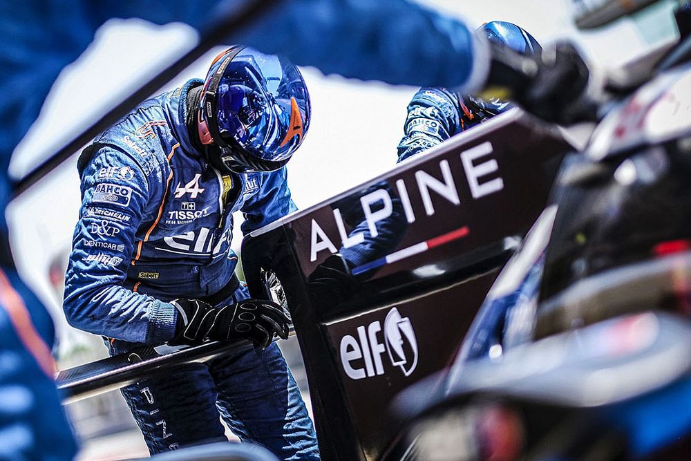 Signatech Alpine Alpine mechanics at work