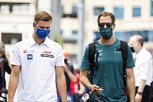Schumacher legt uit waarom hij Vettel naar zijn auto liet kijken