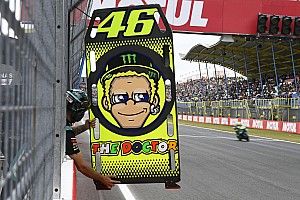 Rossi maakt goede stappen “in het paradijs voor coureurs”