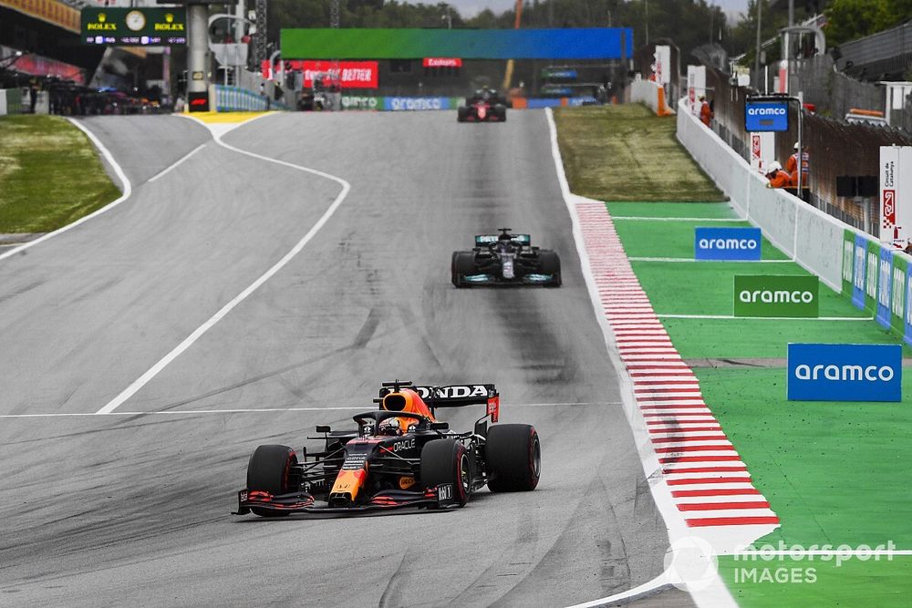 Verstappen felt like "sitting duck" against Hamilton in Spain fight