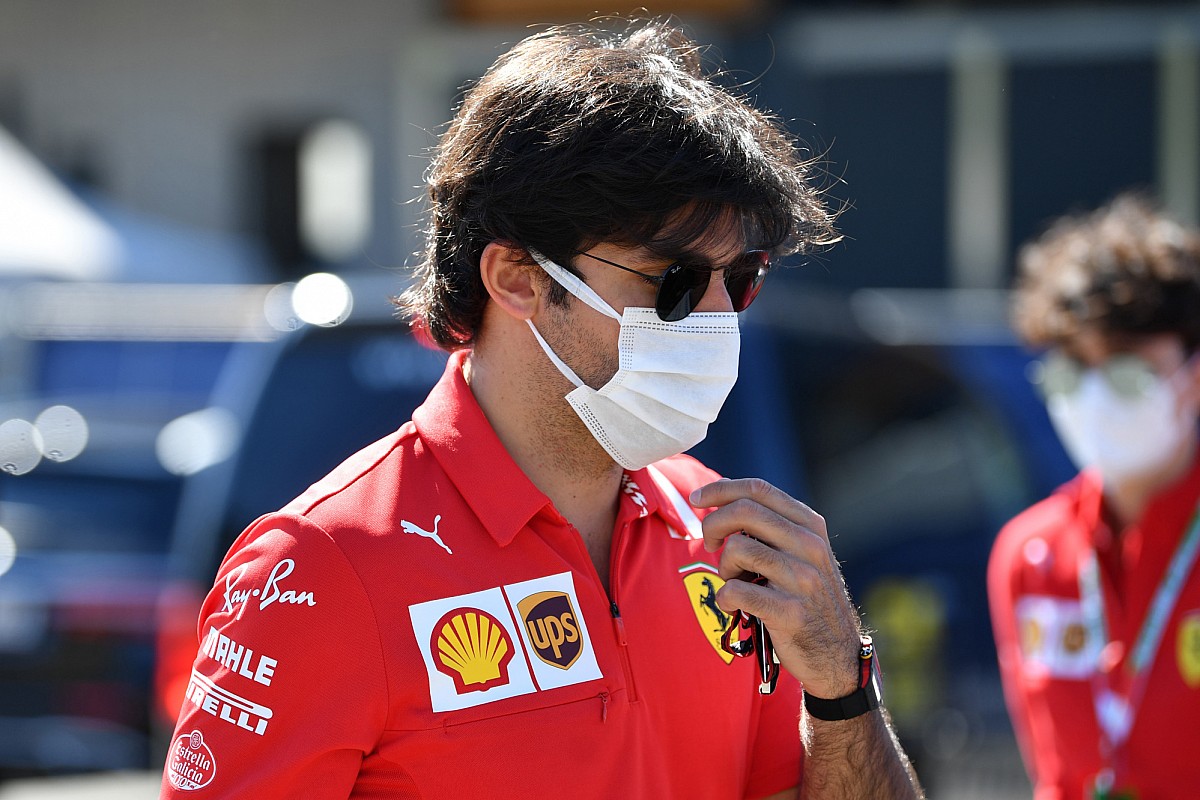 Mélyrepülésben a Ferrari, Sainz Russell mögött az időmérőn
