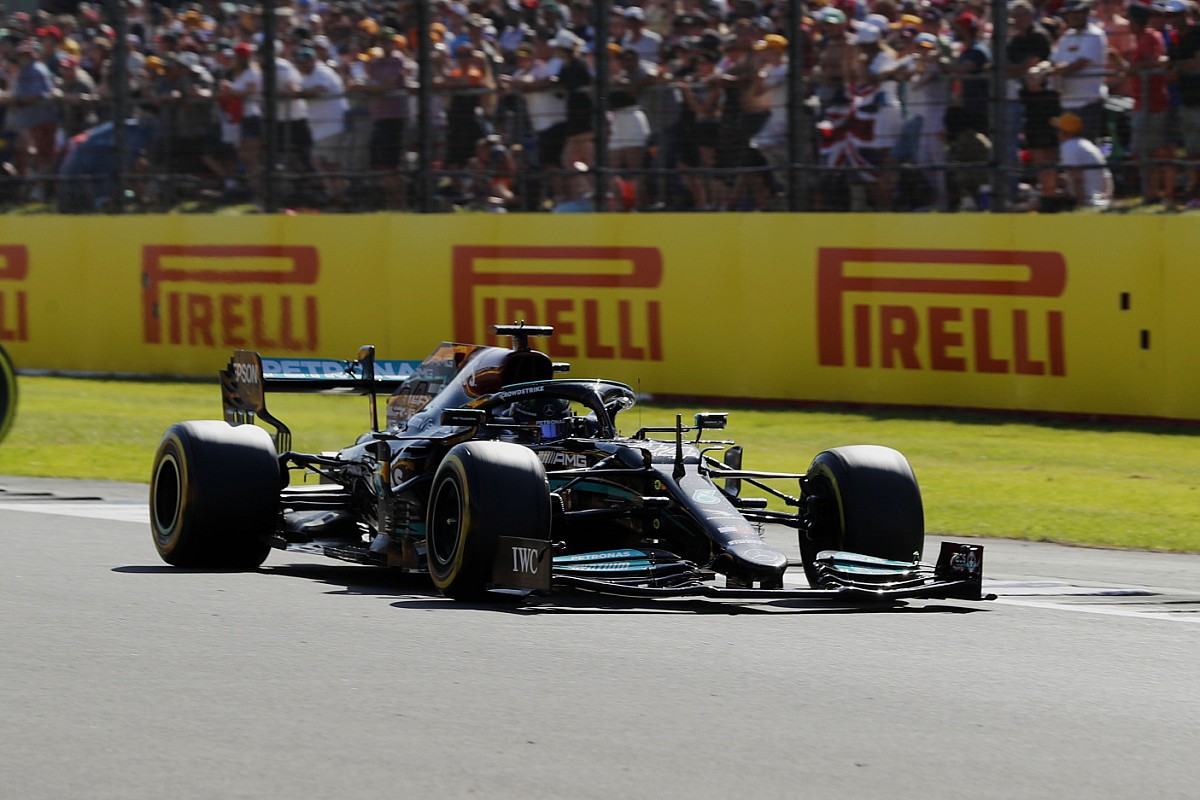 F1イギリス決勝速報:ハミルトン、フェルスタッペンとの接触でペナルティも、追い上げ逆転勝利!