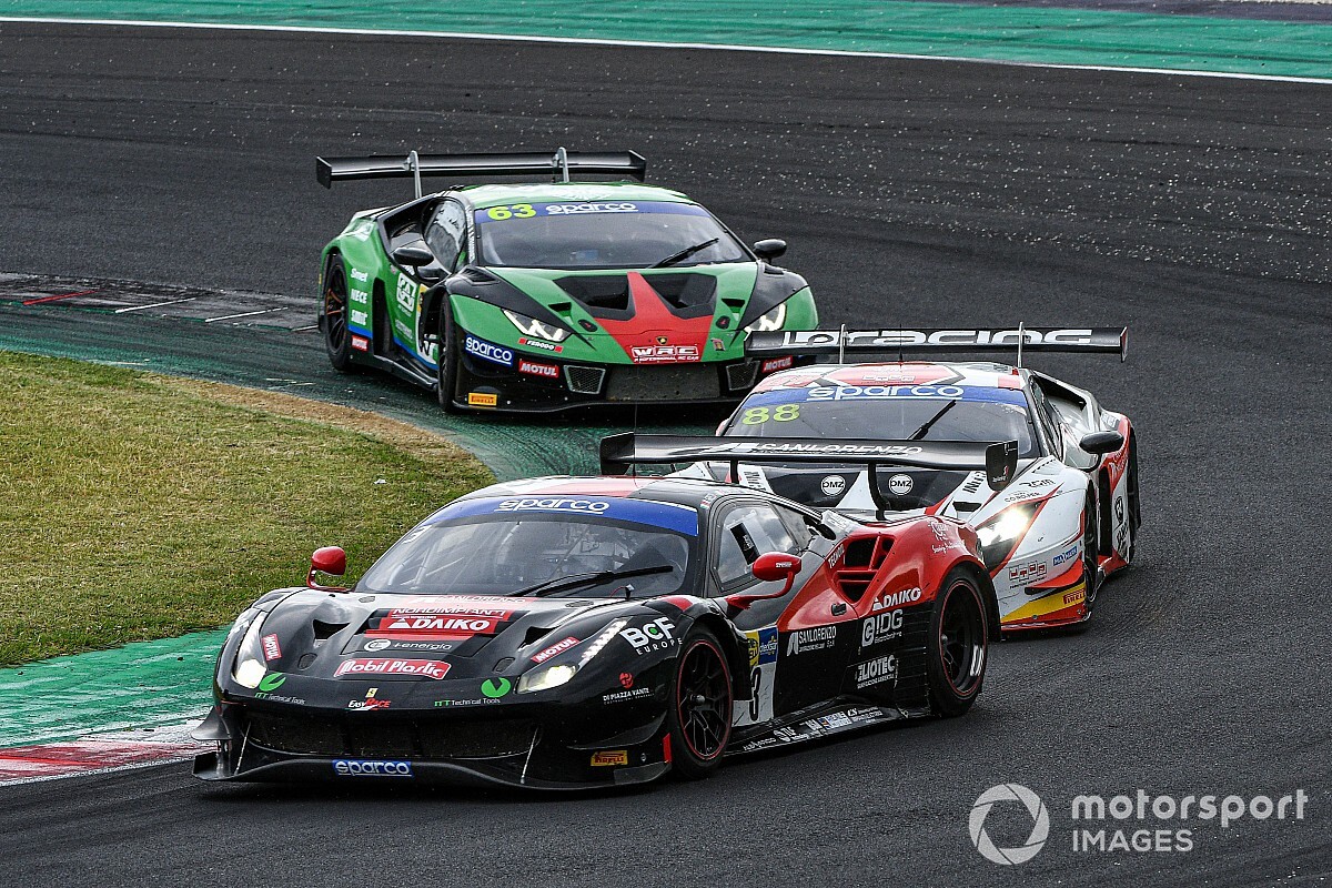 GT Italiano: la Ferrari-Easy Race vince una pazza Gara 2 a Misano