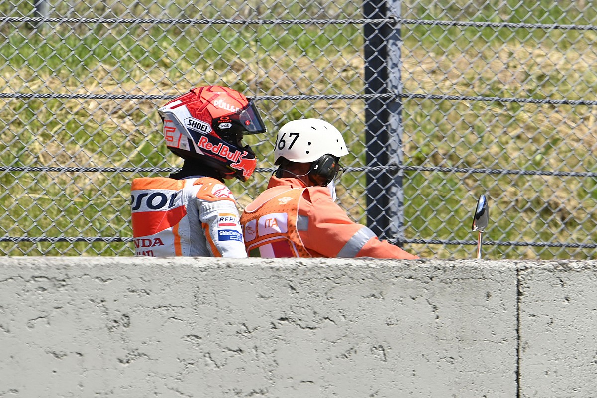 Vídeo: Marc Márquez suma su segundo abandono por caída en Mugello