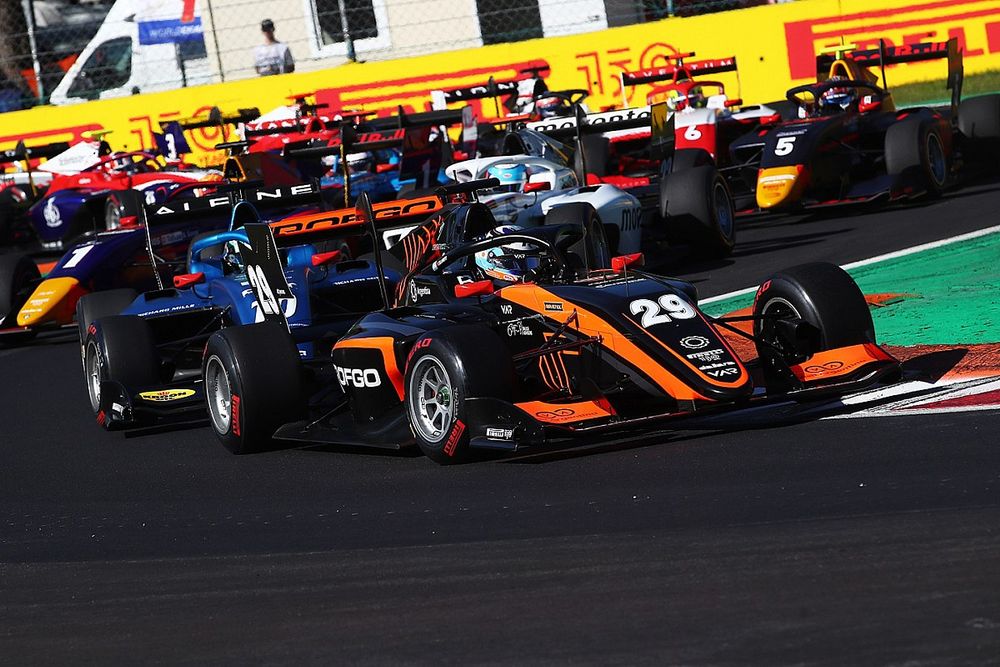 F3 Monza: Colapinto resists Bearman charge for sprint win, sets up six-way title finale