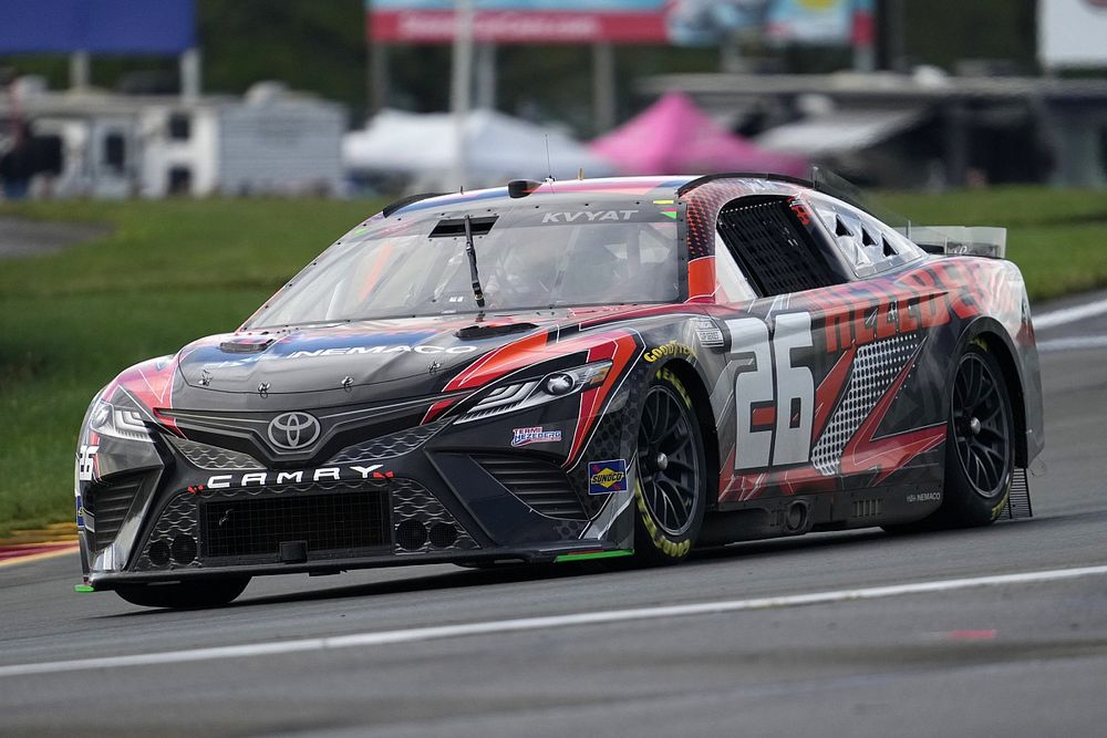 Квят вновь выступит в гонке NASCAR. Теперь на овале