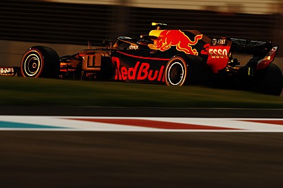 Desempenho da sexta-feira deixa Verstappen "surpreso"