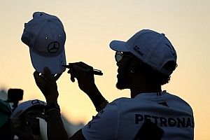 Hamilton ve Ricciardo, Abu Dhabi'de özel kask tasarımıyla yarışacaklar