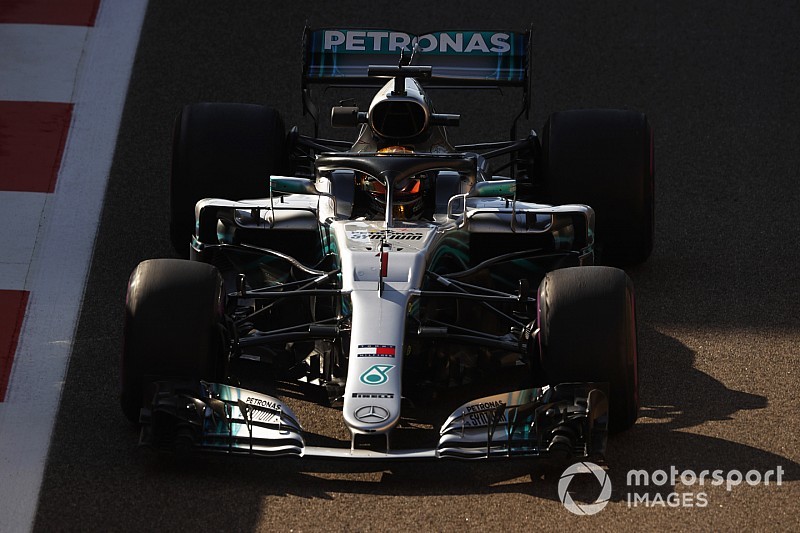 Hamilton sous enquête pour sa manœuvre à l'entrée des stands