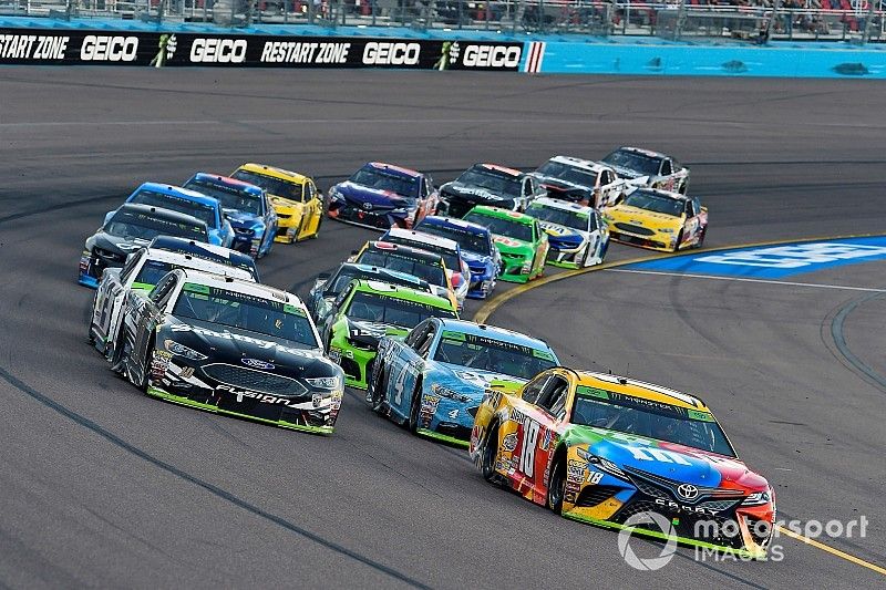 Kyle Busch, Joe Gibbs Racing, Toyota Camry M&M's