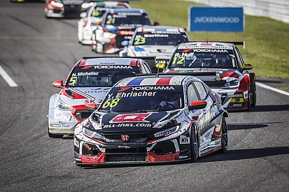 Ehrlacher punito per il contatto con Huff, -5 posizioni sulla griglia di Gara 2