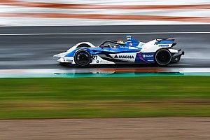 Sims mantiene a BMW al frente en Valencia