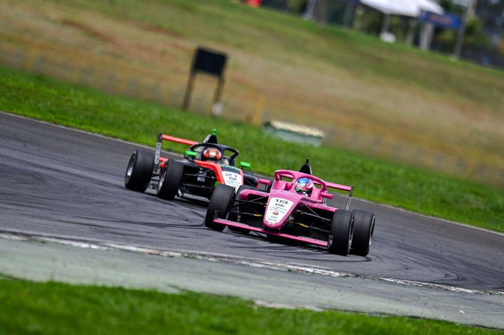 Rafaela Ferreira à frente de Alvaro Cho
