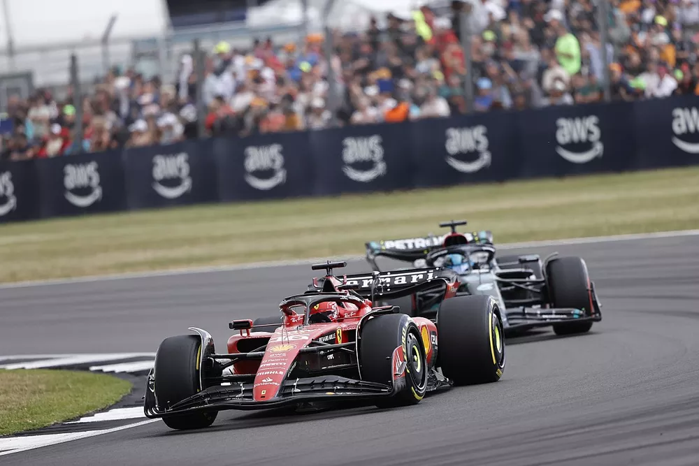 Charles Leclerc, Ferrari SF-23, George Russell, Mercedes F1 W14