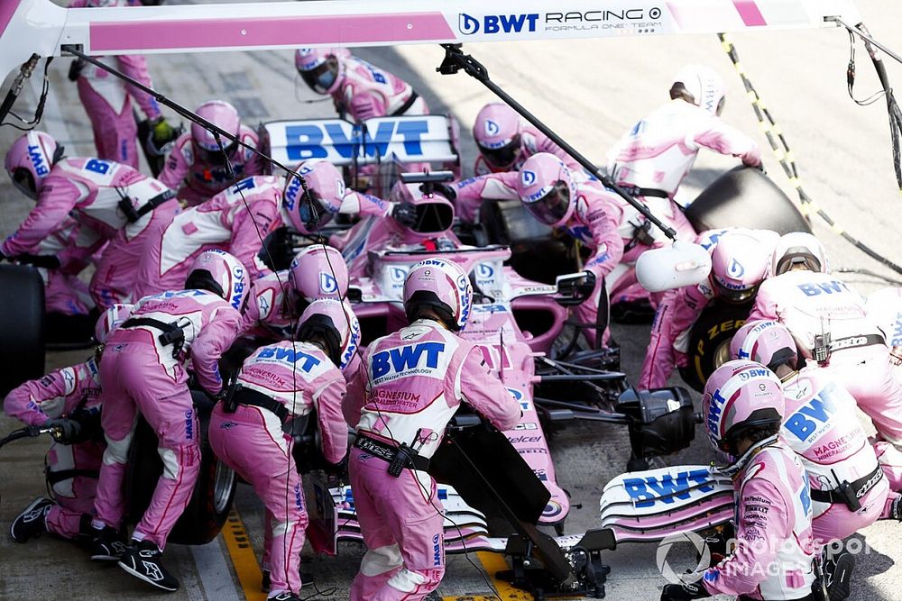 Sergio Perez, Racing Point RP20, makes a stop