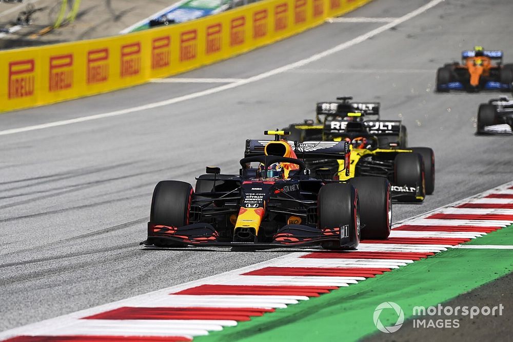 Alex Albon, Red Bull Racing RB16 and Esteban Ocon, Renault F1 Team R.S.20 