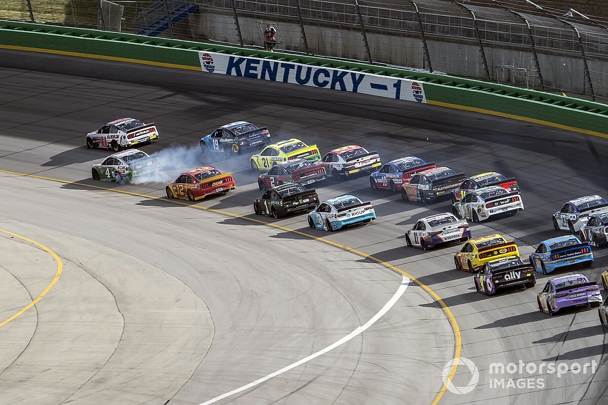 Kevin Harvick: Final two-lap restart "got wild" at Kentucky