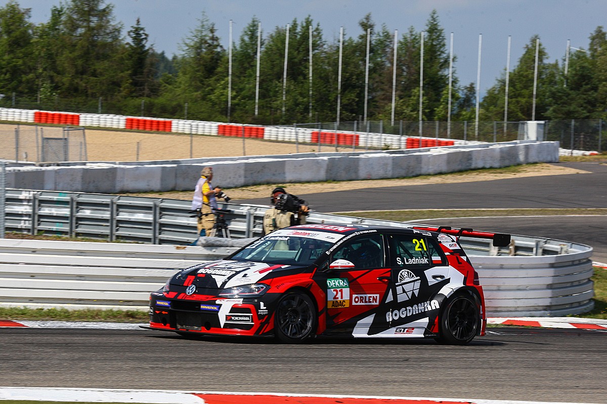 Ładniak zadebiutował w ADAC TCR