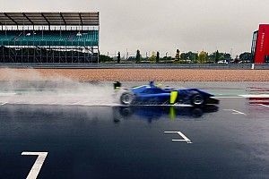 Sainz y Norris prueban con un F3 en Silverstone