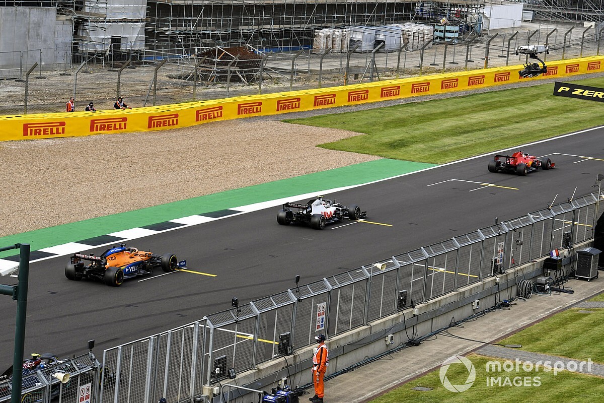 A Red Bull nem érti, miért lett hirtelen gyorsabb a Ferrari az egyenesben
