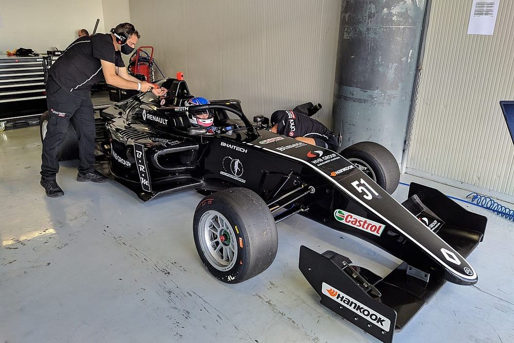 Ma debütál Tóth László a Formula Renault Európa-kupában, itt tudod nézni!