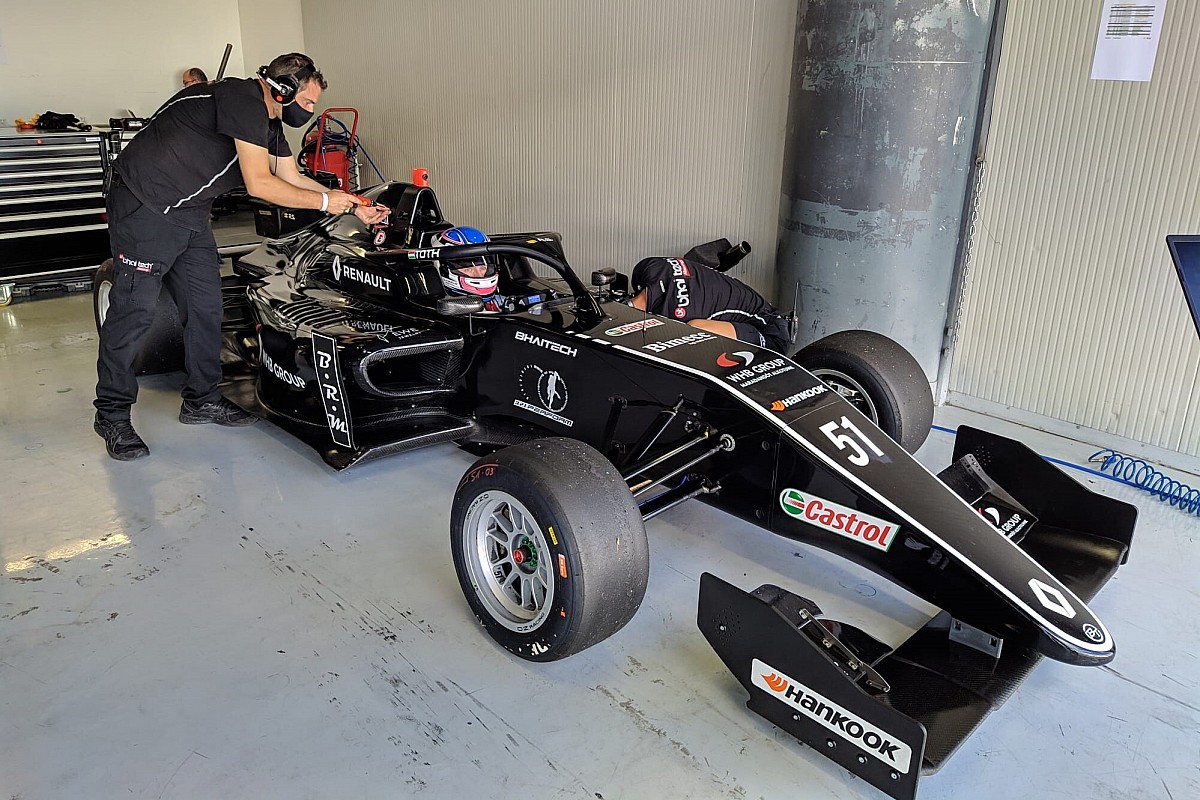 Ma debütál Tóth László a Formula Renault Európa-kupában, itt tudod nézni!