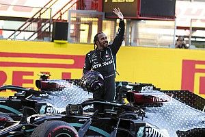 Hamilton gana un accidentado GP de la Toscana