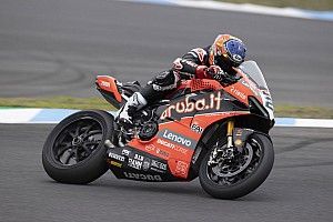 Pembalap WSBK Ini Ragu Marquez Bisa Kembali ke Trek