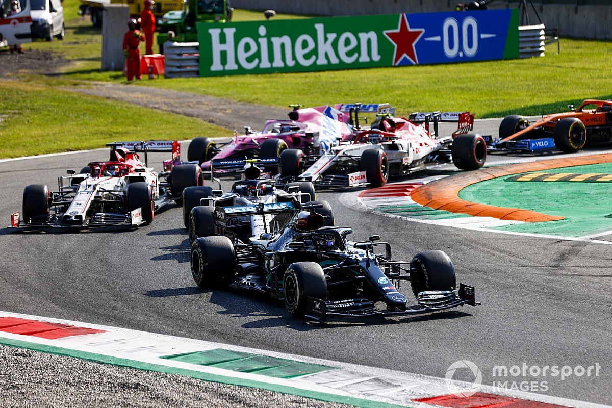 De ‘blonde Amerikaanse’ die blunder Mercedes had kunnen voorkomen