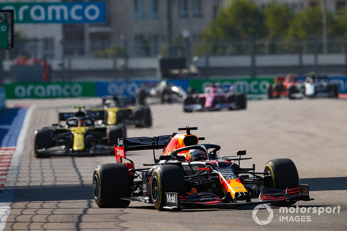 Verstappen comemora "boa corrida, mas um pouco solitária" em Sochi