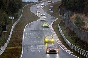 Fotos y vídeos: la locura de las 24h de Nurburgring en el Nordschleife