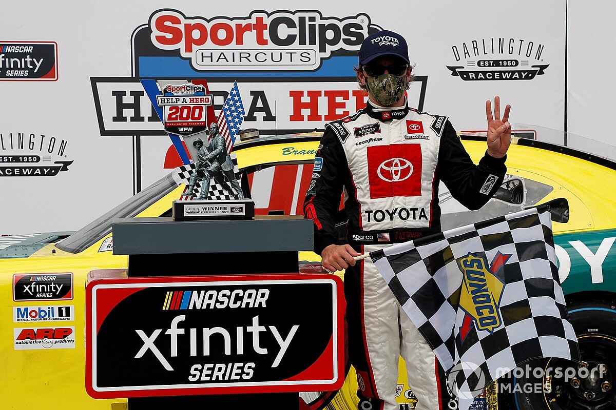 Brandon Jones steals Darlington Xfinity win as leaders wreck