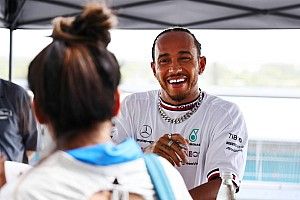 Hamilton: hazudtam a pierciengjeimről, mert már torkig voltam a témával