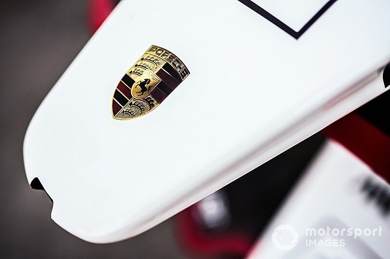 Hatalmas képgaléria a Formula E tesztjéről: pályán a Mercedes és a Porsche
