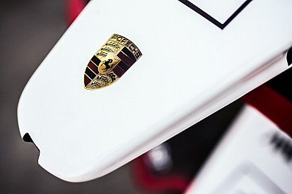 Hatalmas képgaléria a Formula E tesztjéről: pályán a Mercedes és a Porsche