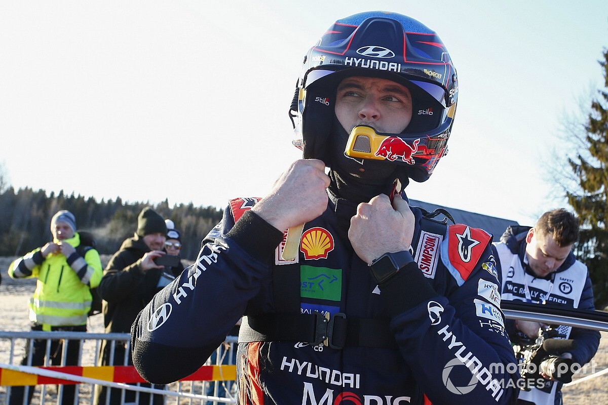 WRC: brutto incidente per Neuville nei primi test post COVID-19