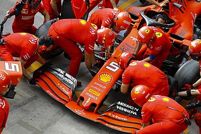 Ferrari-dupla Vettel vezetésével a Brazil GP második szabadedzésén a Red Bull előtt