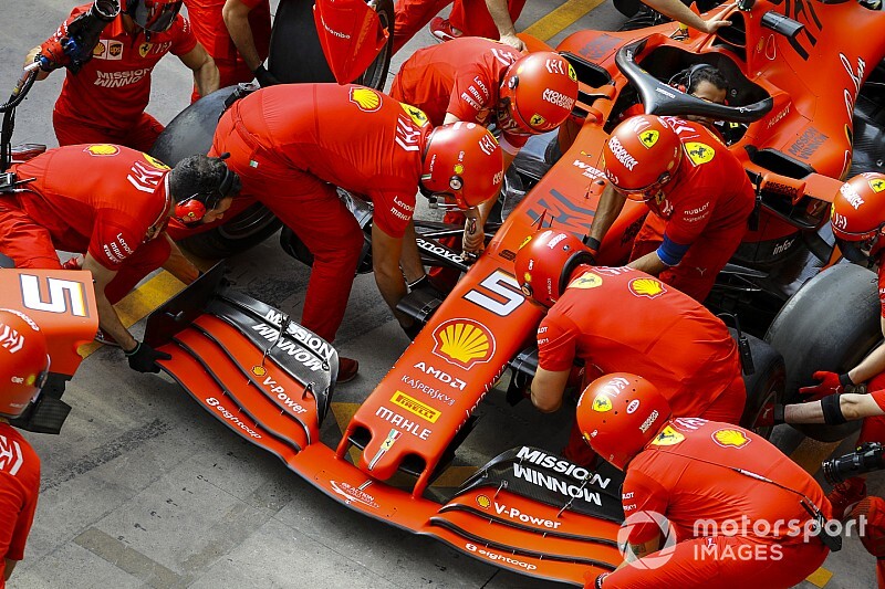 Ferrari-dupla Vettel vezetésével a Brazil GP második szabadedzésén a Red Bull előtt